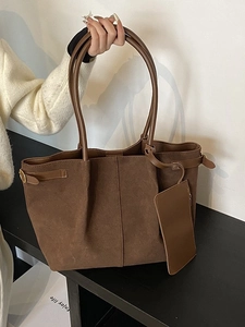 Grand sac fourre-tout marron en daim pour femme avec bandoulière et petite pochette