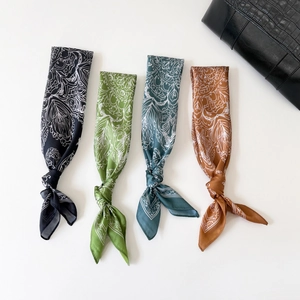 Ensemble de foulards élégants en satin à motif cachemire en noir vert bleu et marron