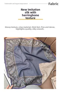 Détail macro du foulard en soie paisley montrant la texture chevron et l'éclat satiné
