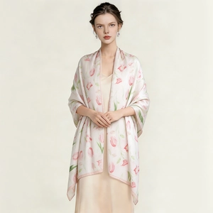Élégant foulard en soie rose clair avec imprimé tulipe pour femme châle de soleil