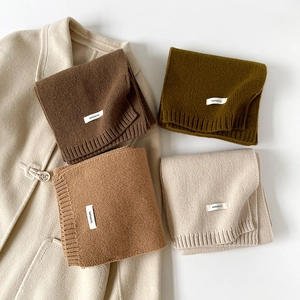 Sciarpe in maglia 100% lana premium in toni terra per calore invernale ed eleganza minimalista