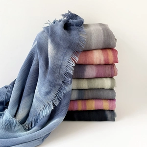 Écharpe Dégradée Ombré pour Femmes en Viscose Châle Long Léger Avec Franges Protection Solaire Plage Accessoire de Voyage