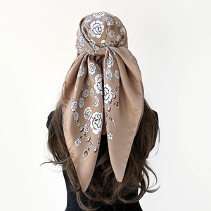 Foulard Quadrato in Satin Elegante da Donna Stile Francese Retro Rose Pois Stampa Floreale Grande Sciarpa Effetto Seta