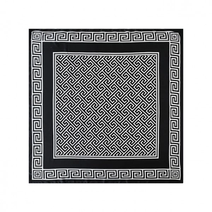 Carré de soie satiné classique avec motifs géométriques de méandres grecs noir et blanc