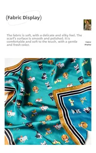 Detailaufnahme der Satinstoff-Struktur des quadratischen Schals mit Hunde-Print-Motiv