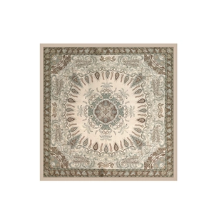 Détail d'un foulard carré en soie avec imprimé paisley, motifs floraux et texture satinée