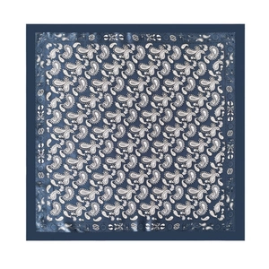 Blaues Seiden-Halstuch mit Paisley-Muster und glatter Satin-Oberfläche