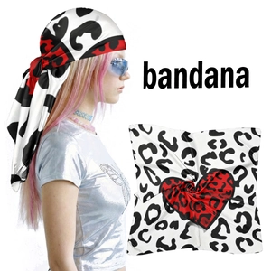 Carré de Soie Satin Mode Femme Imprimé Léopard Cœur Rouge Bandana Foulard de Cou Élégant Accessoire Cheveux Soyeux