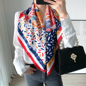Carré de Soie Élégant pour Femme 90x90cm en Satin Twill Toucher Soie Imprimé Feuilles Châle Foulard de Cou Accessoire Mode