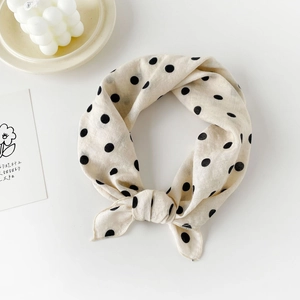 Elegante fascia per capelli in cotone crema a pois neri con un raffinato nodo centrale