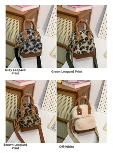 Dettaglio borse in peluche leopardate con base in velluto a coste e nappe decorative