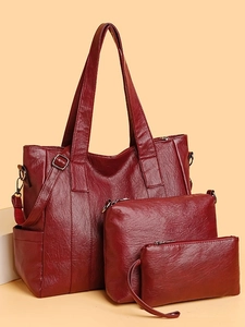 Conjunto de 3 bolsos tote burdeos en piel texturizada con herrajes de color plata