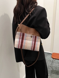 Sac à bandoulière chic rétro pour femme avec patchwork à carreaux et grande capacité marron