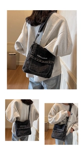 Dettaglio borsa a tracolla in denim grigio scuro con scritte Fashion and Bags in bianco