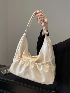 Beige Hobo-Tasche mit Raffungen und verstellbarem Riemen im Vintage-Minimal-Stil