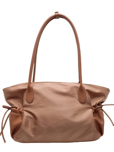 Grand sac de voyage en nylon marron avec poignées en cuir et cordons de serrage latéraux