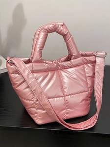 Quilted down-cotton tote bag in metallic pearl pink with adjustable crossbody strap