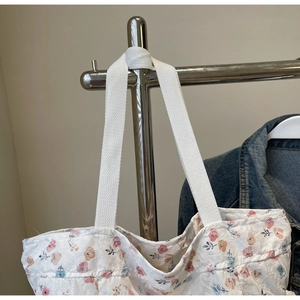 Detail of floral print lace tote bag with reinforced wide shoulder straps for women