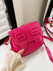 Sacoche style britannique en cuir PU fuchsia avec boucles carrées et détails dorés