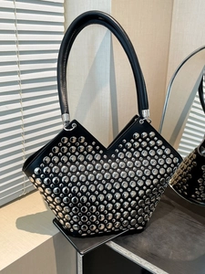 Sac à Épaule en Cuir Synthétique Clouté Style Punk Pour Femmes Tendance Ouverture en V Sac Fourre-tout Avec Rivets Argentés
