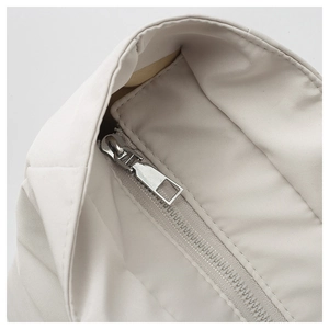 Close-up of premium silver metal zipper detail on high-quality beige canvas tote bag