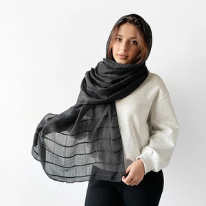 Pañuelo de seda negro con textura de rejilla chal ligero para mujer con bordes flecos