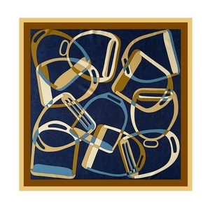 Dettaglio di un lussuoso foulard di seta con stampa a staffa classica e motivi barocchi