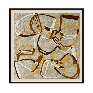 Elegante sciarpa di seta con stampa paisley beige e motivi geometrici gialli e oro