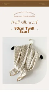 Détail d'un carré de soie en sergé de 90 cm avec motifs de chaînes et imprimé pied-de-poule