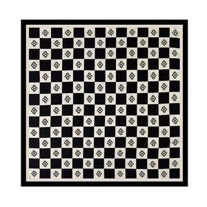 Dettaglio di un foulard in seta con motivo a scacchiera bianco e nero e stampa monogramma
