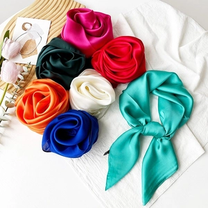 Foulard Quadrato in Raso a Tinta Unita Elegante da Donna Foulard Effetto Seta Foulard per Protezione Solare Estiva Bandana