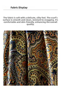 Close-up van zijdeachtige paisley-stof met een zachte textuur en glanzende afwerking