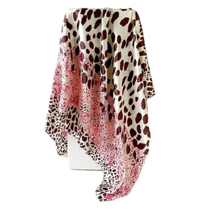 Seidenschal mit Leopardenmuster, rosa und braunem Tiermotiv auf weißem Satin