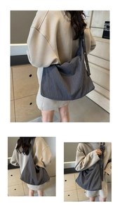 Detailansicht der großen anthrazitfarbenen Cord-Tasche mit Metallschnallen und Rippstruktur