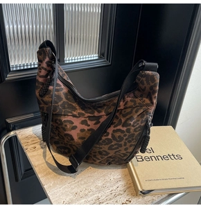 Detail of leopard print canvas hobo bag with adjustable strap and rope zipper puller
