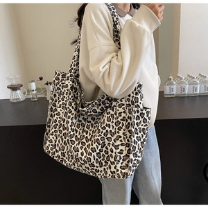 Borsa tote leopardata in tela con tasche laterali e grande capacità per l'uso quotidiano