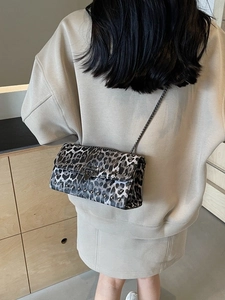 Petit Sac à Épaule Chaîne Imprimé Léopard Vintage Femmes Cuir PU Rivets Sac Bandoulière Mode de Rue Sac Carré