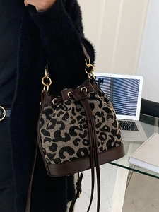 Fashionable leopard print drawstring bucket bag with gold chain strap for women