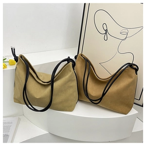 Sacs fourre-tout minimalistes en toile marron et beige avec fines bandoulières noires