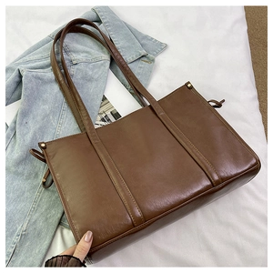 Braune Vintage-Tote-Bag aus Kunstleder mit langen Riemen und schickem Seitenknoten