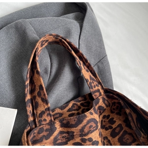 Detailed macro view of high-quality leopard print fabric on a stylish tote bag