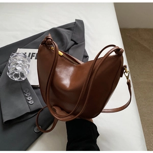 Detail of the unique knot craft on the shoulder strap of this brown vintage bucket bag