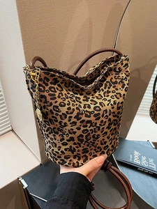 Women's Leopard Print Canvas Bucket Bag Large Capacity Fashion Shoulder Bag With Rose Flower Charm Vintage Crossbody Tote Bag