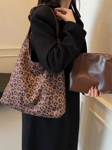 Ensemble sac cabas imprimé léopard vintage et pochette en cuir marron pour femme