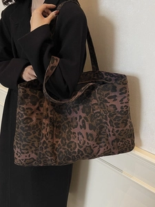 Large capacity leopard print tote bag with double handles for casual daily travel