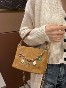 Women Quilted Rhombus Faux Suede Shoulder Bag Elegant Fashion Handheld Crossbody Small Square Bag With Heart Charm Chain Strap