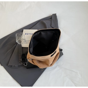 Detail view of the spacious interior and two-tone拼接 design of the khaki tote bag