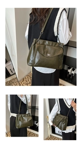 Dettaglio della borsa tote verde oliva in pelle con tracolla a catena e patta magnetica