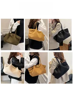 Collage di borse tote in pelle satinata nei colori verde oliva, senape, beige e nero