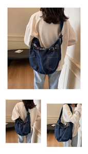 Detailansicht der großen Denim-Tragetasche mit Vintage-Lederriemen und Taschen